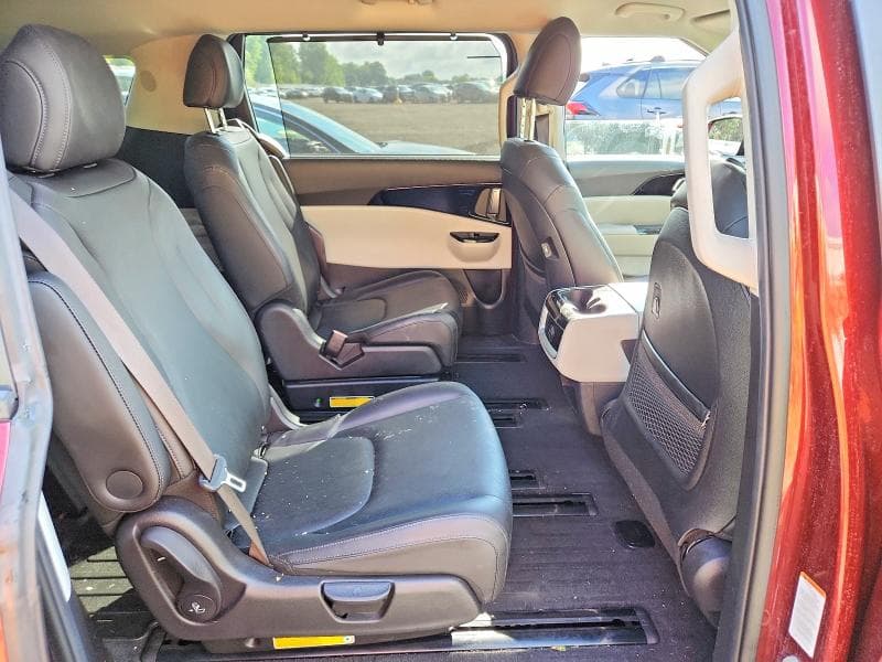 2022 KIA CARNIVAL EX 11