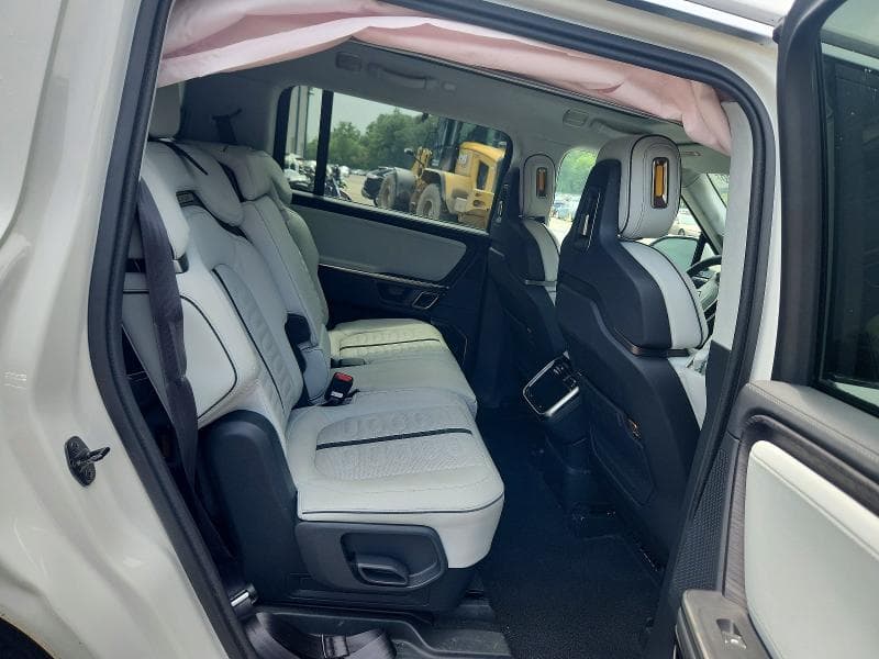 2023 RIVIAN R1S ADVENTURE 11