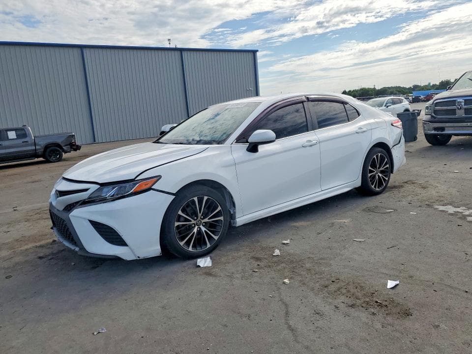 2020 TOYOTA CAMRY SE - 1