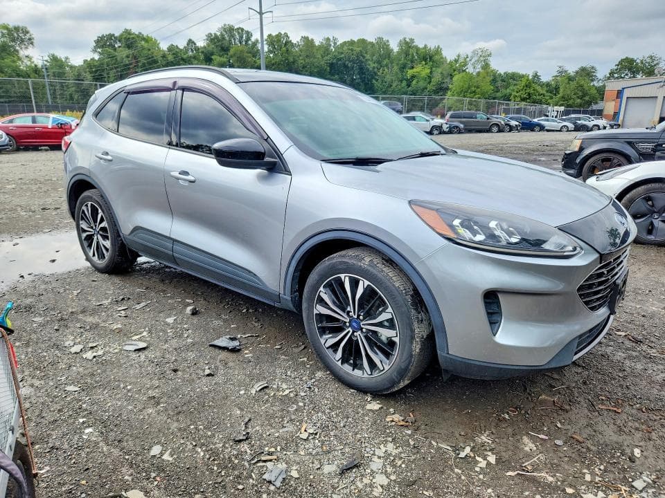 2021 FORD ESCAPE SE 4