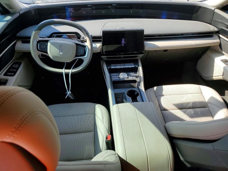 2025 LINCOLN NAUTILUS PREMIERE 8