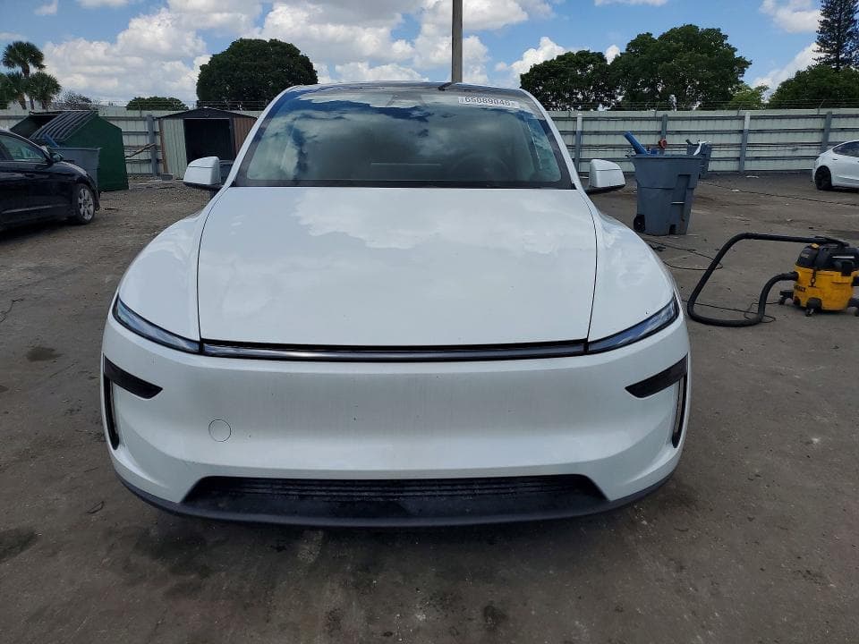 2026 TESLA MODEL Y 5