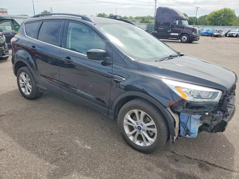 2017 FORD ESCAPE SE 4