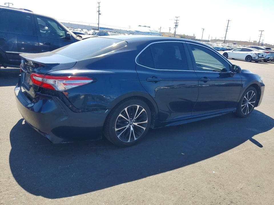 2018 TOYOTA CAMRY SE 3