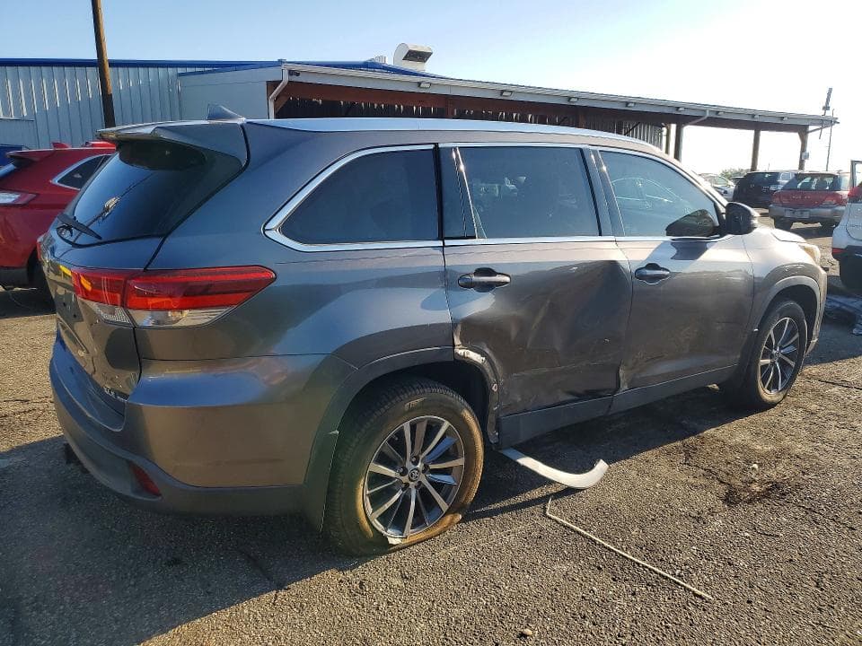 2019 TOYOTA HIGHLANDER XLE 3