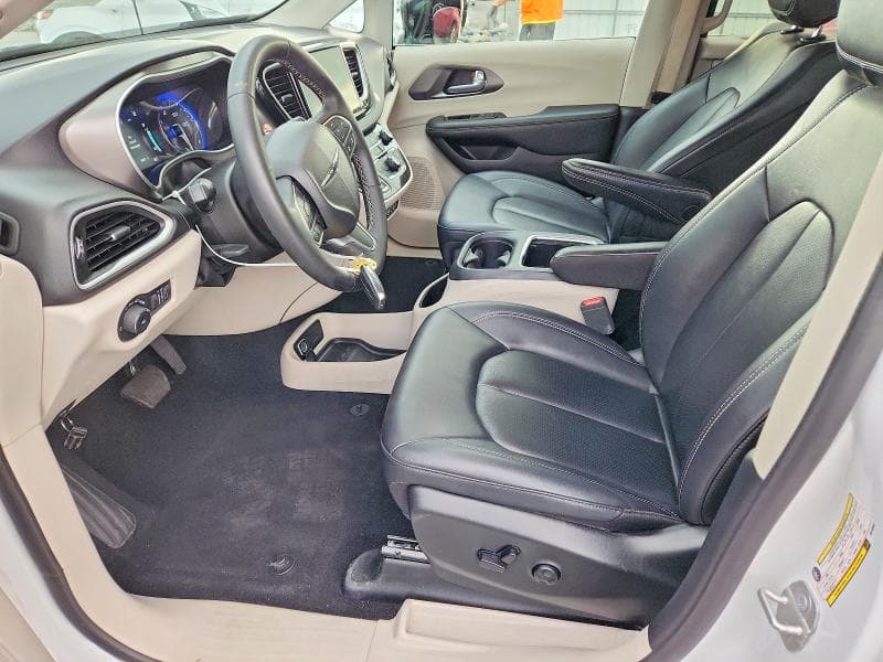 2024 CHRYSLER PACIFICA TOURING L 7