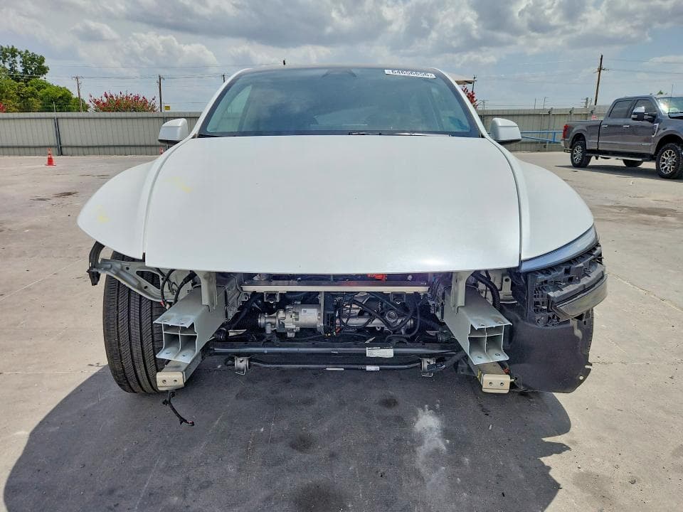 2026 TESLA MODEL Y 5