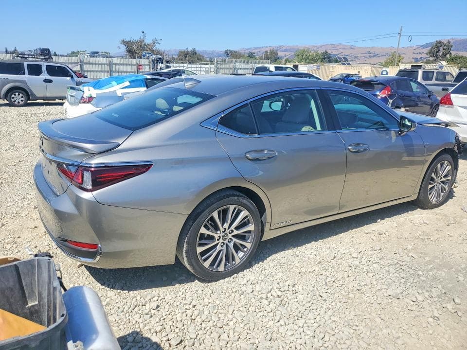 2021 LEXUS ES 300H 3