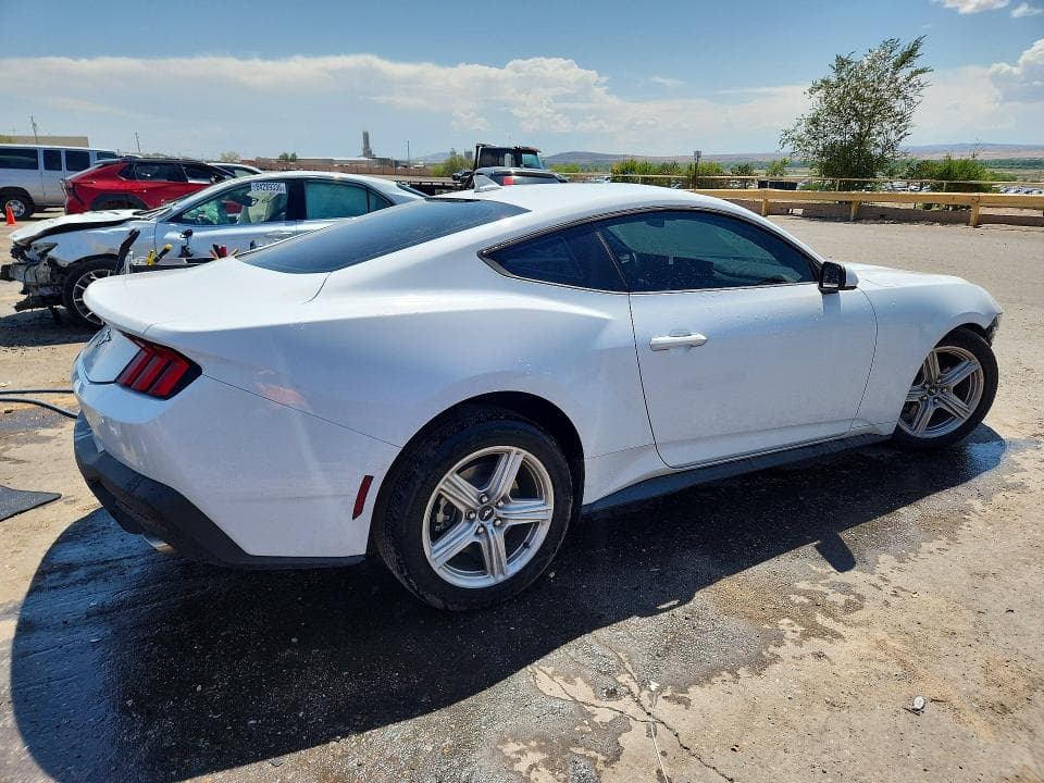 2026 FORD MUSTANG 3