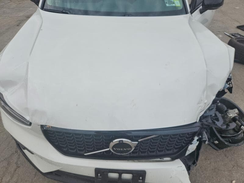 2026 VOLVO XC40 PLUS 12