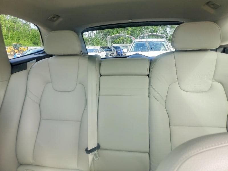 2021 VOLVO XC60 T5 MOMENTUM 10