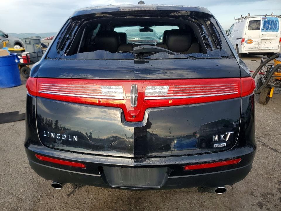 2018 LINCOLN MKT 6