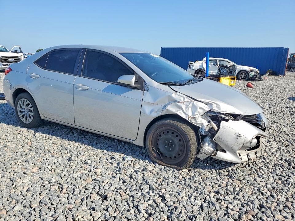 2017 TOYOTA COROLLA LE 4