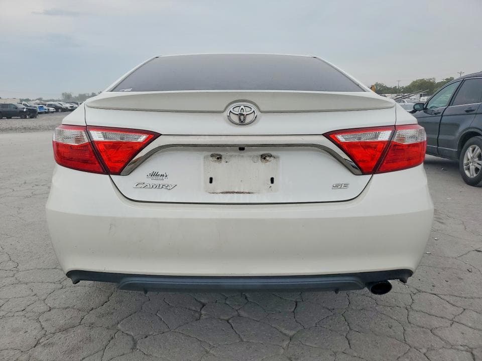 2017 TOYOTA CAMRY SE 6