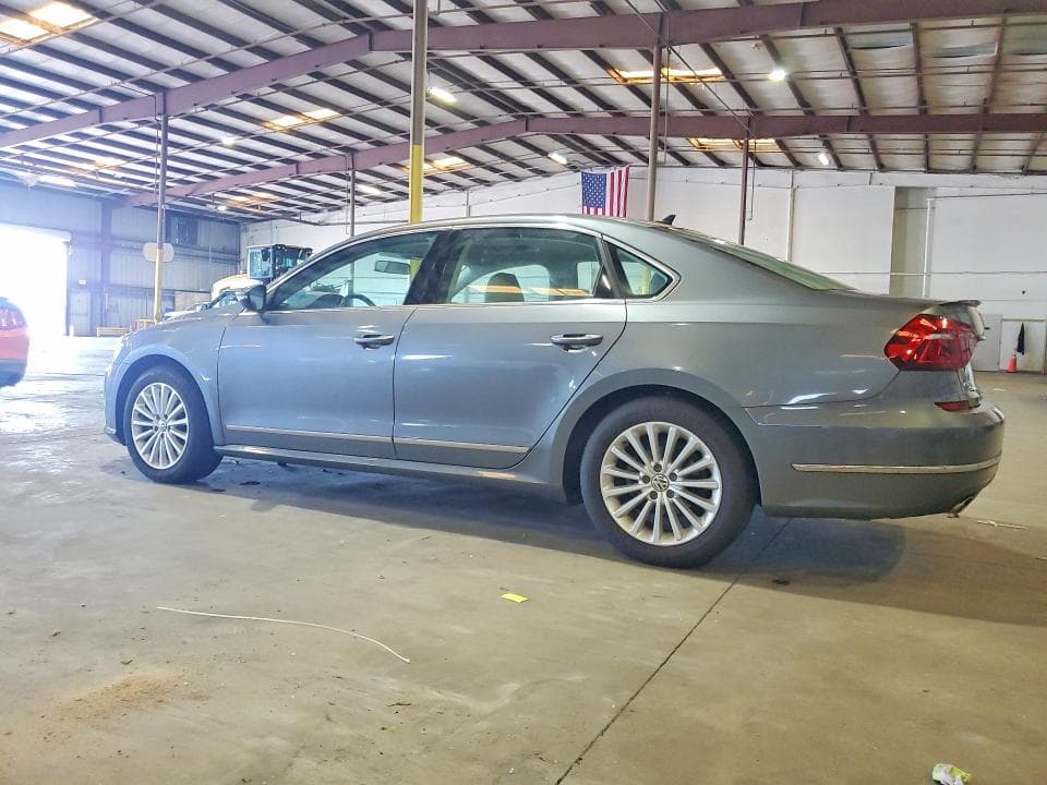 2017 VOLKSWAGEN PASSAT SE 2