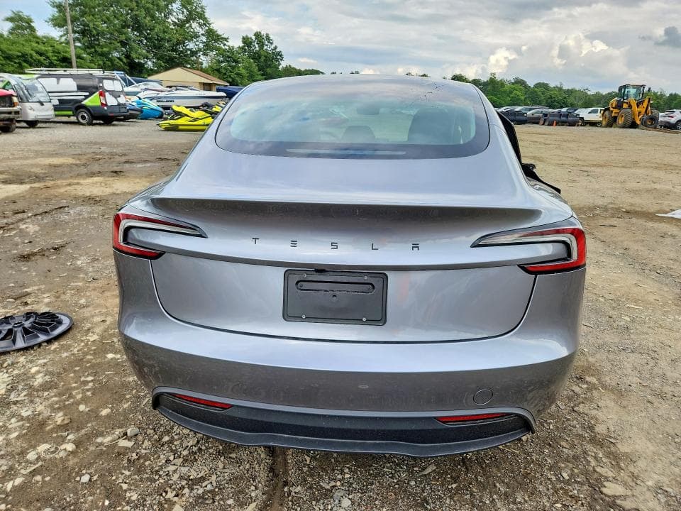 2026 TESLA MODEL 3 6
