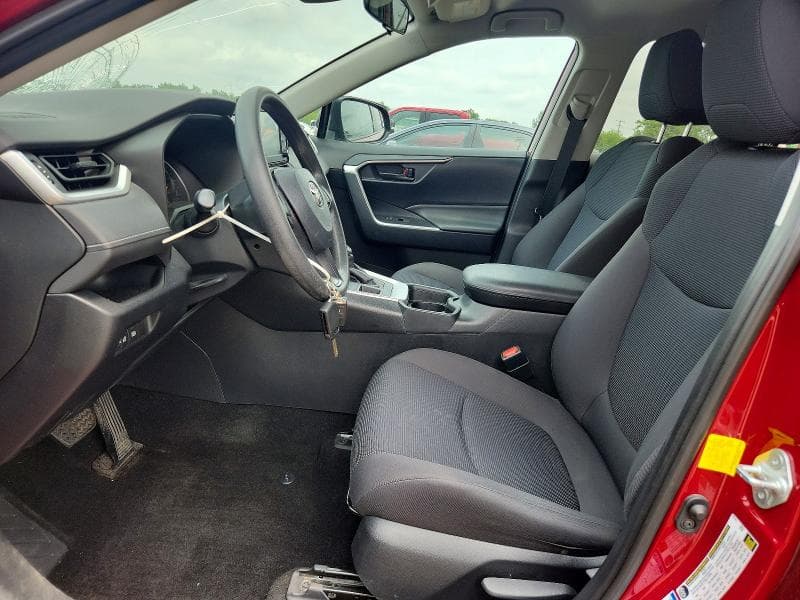 2019 TOYOTA RAV4 LE 7