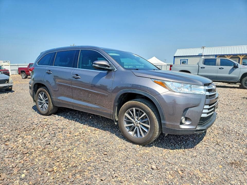 2019 TOYOTA HIGHLANDER XLE 4
