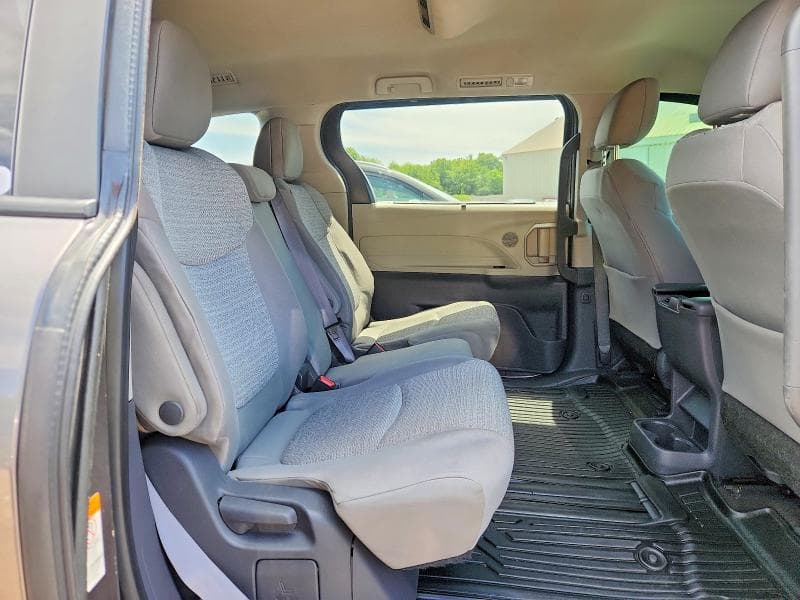 2021 TOYOTA SIENNA LE 11