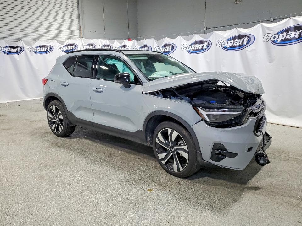 2026 VOLVO XC40 PLUS 4