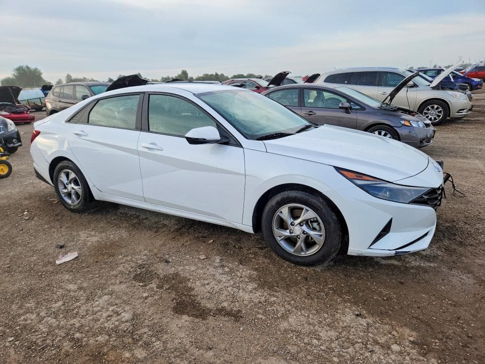 2021 HYUNDAI ELANTRA SE 4