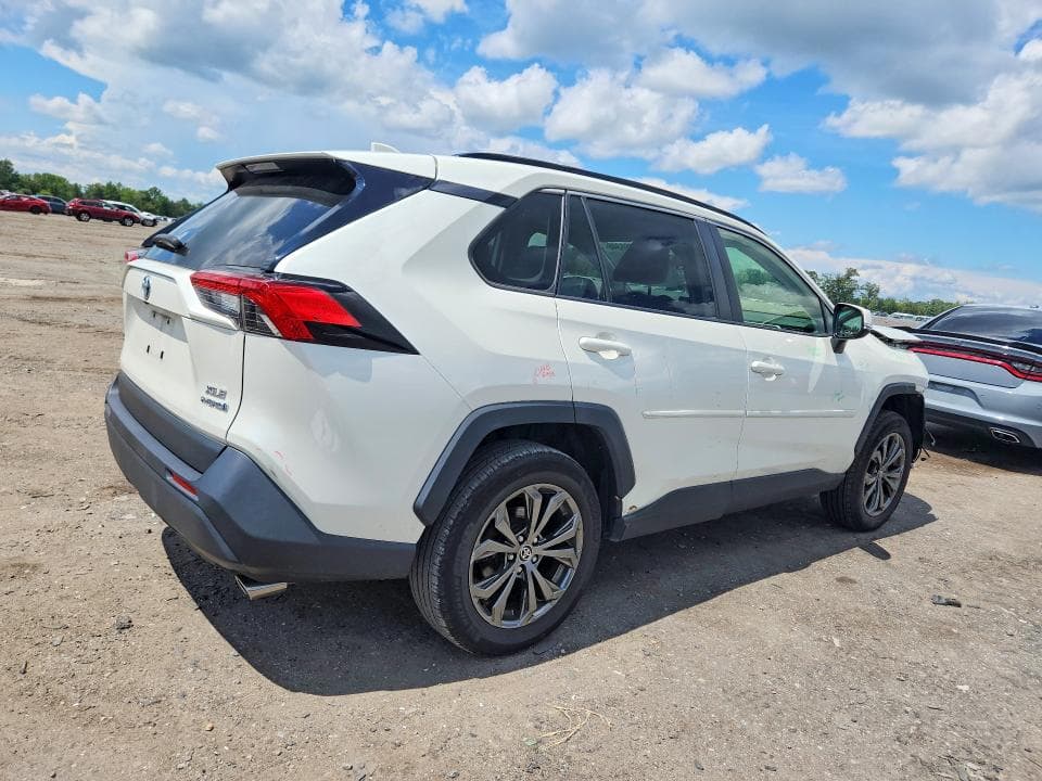 2022 TOYOTA RAV4 XLE PREMIUM 3