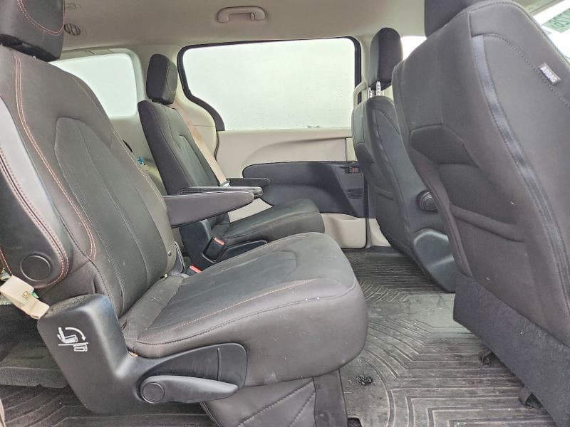2017 CHRYSLER PACIFICA TOURING 10