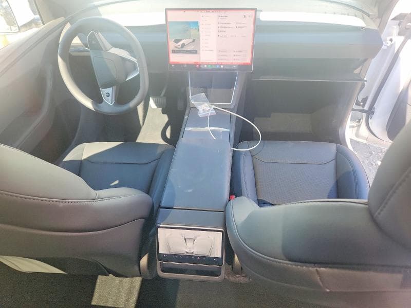 2026 TESLA MODEL Y 8