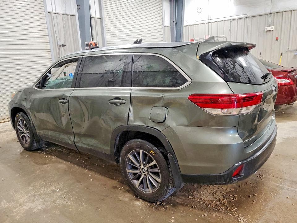 2019 TOYOTA HIGHLANDER XLE 2