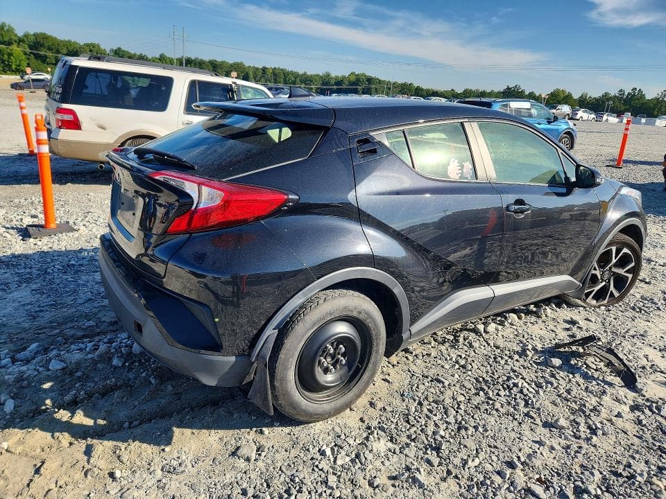 2018 TOYOTA C-HR XLE 3