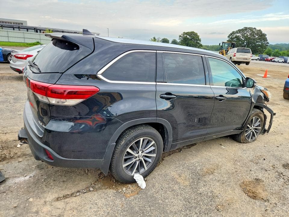 2017 TOYOTA HIGHLANDER XLE 3