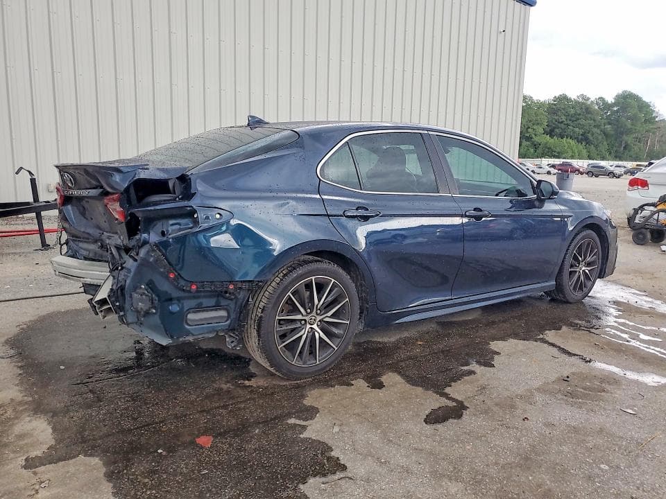 2021 TOYOTA CAMRY SE 3