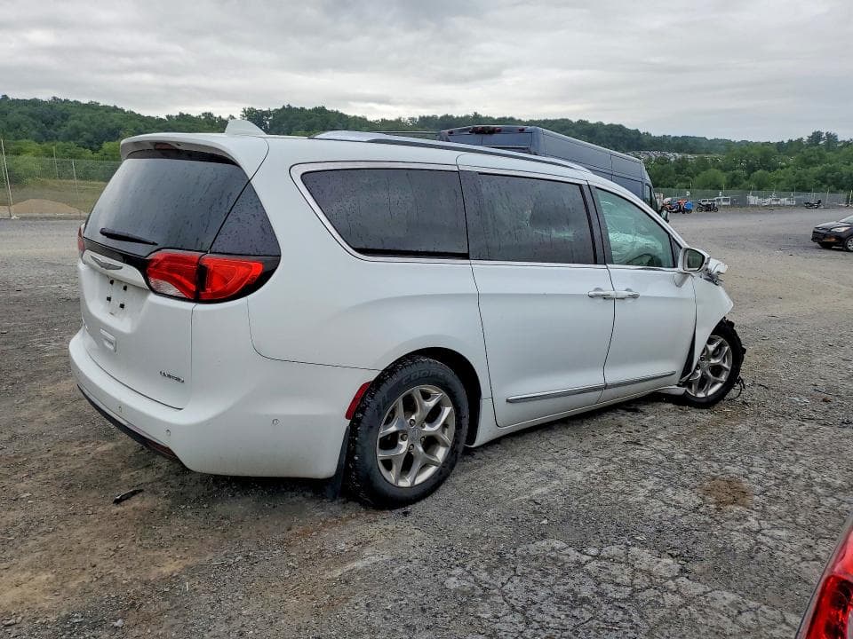 2017 CHRYSLER PACIFICA LIMITED 3