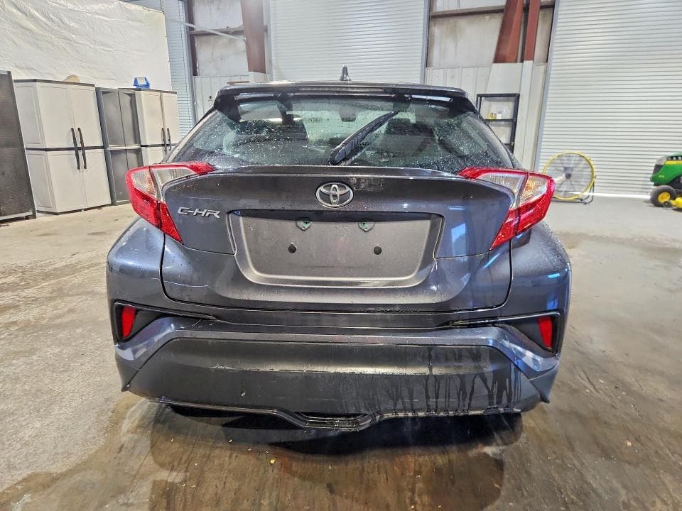 2019 TOYOTA C-HR XLE 6