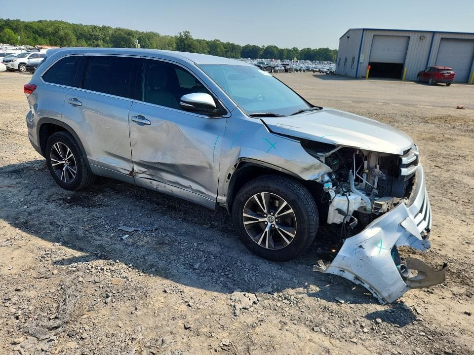 2018 TOYOTA HIGHLANDER LE 4