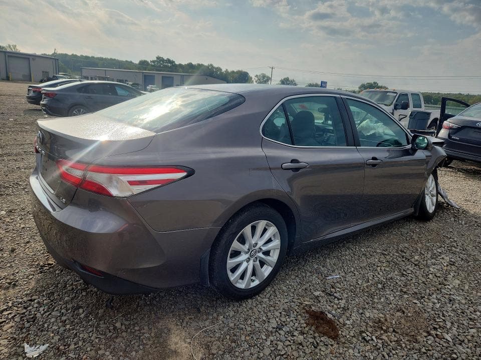 2018 TOYOTA CAMRY LE 3