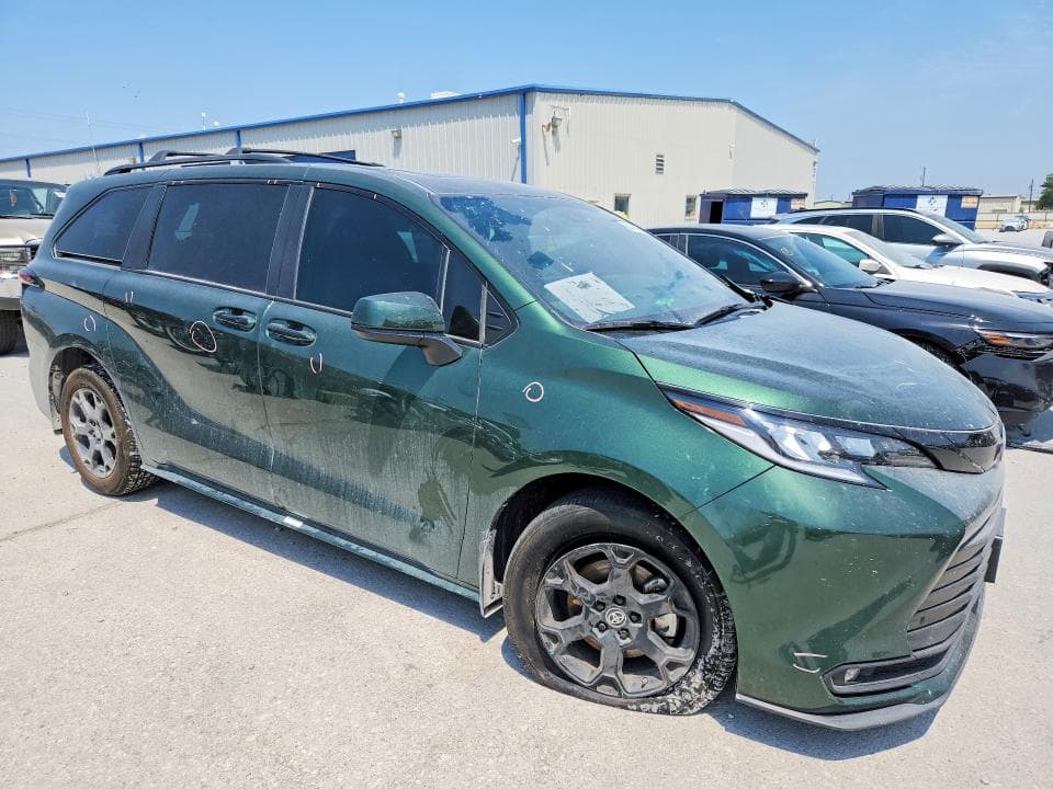 2025 TOYOTA SIENNA WOODLAND EDITION 4