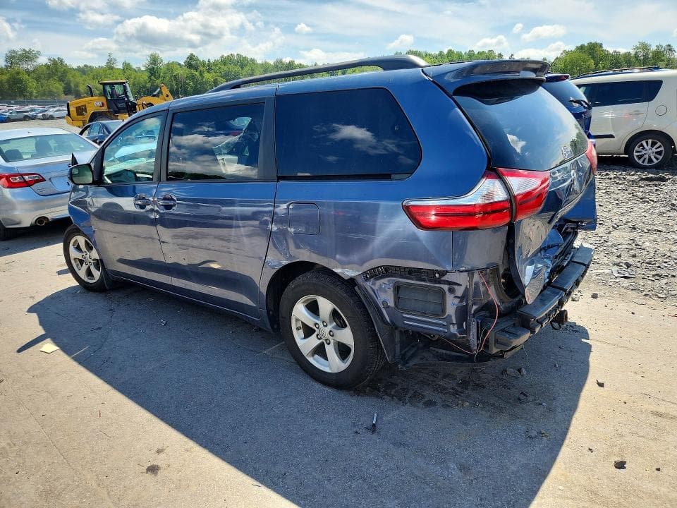 2017 TOYOTA SIENNA LE 2