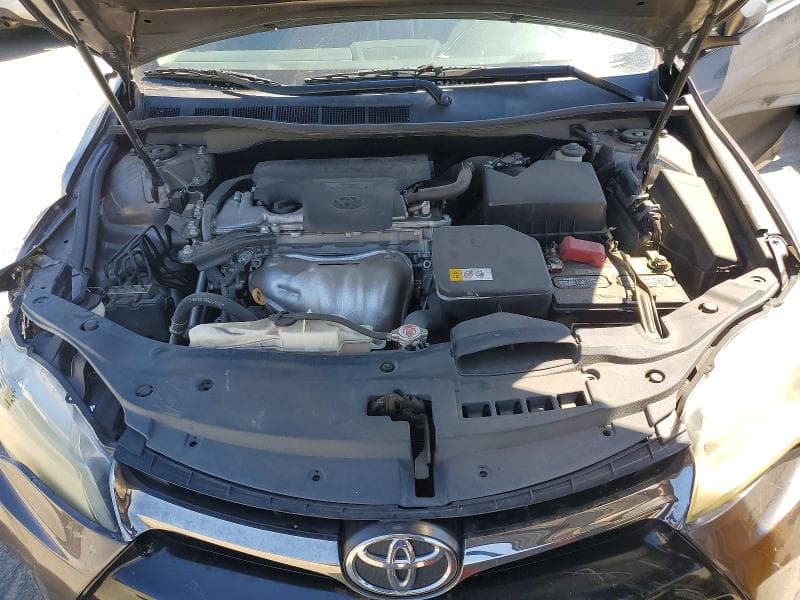 2017 TOYOTA CAMRY SE 11