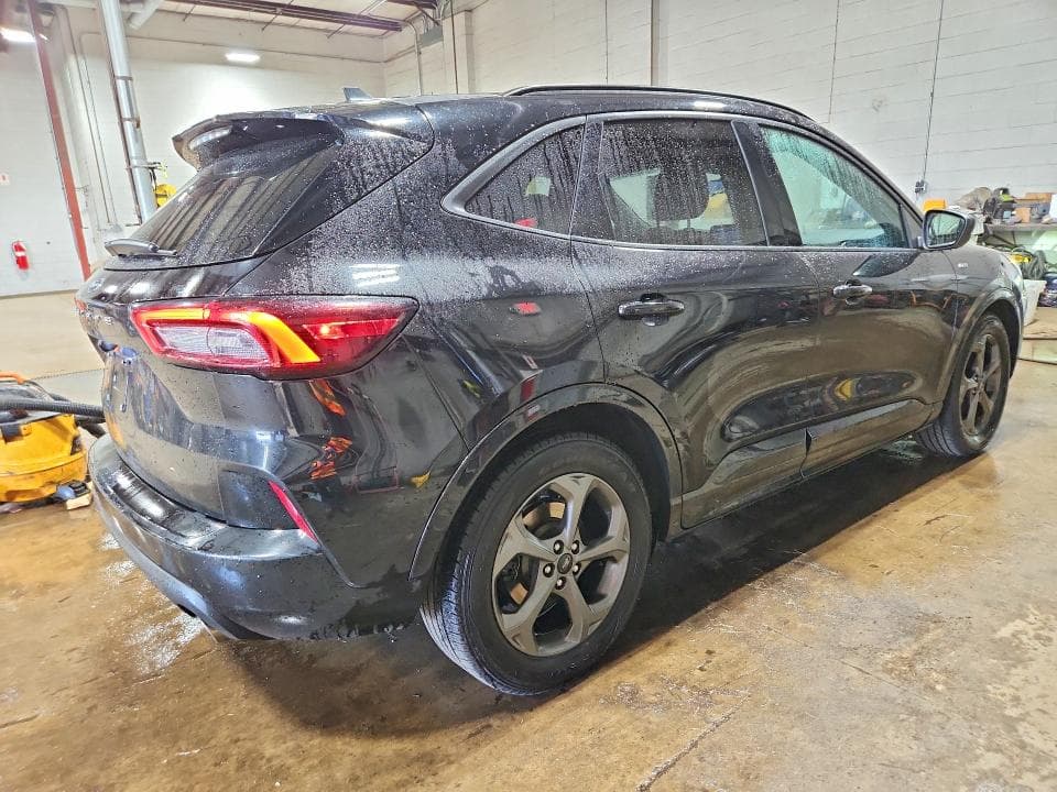 2023 FORD ESCAPE ST LINE 3