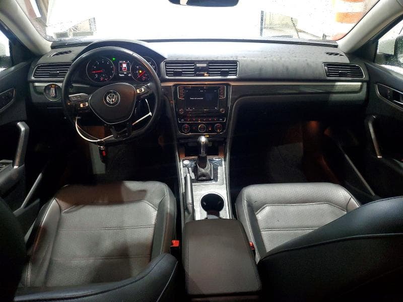 2018 VOLKSWAGEN PASSAT SE 8