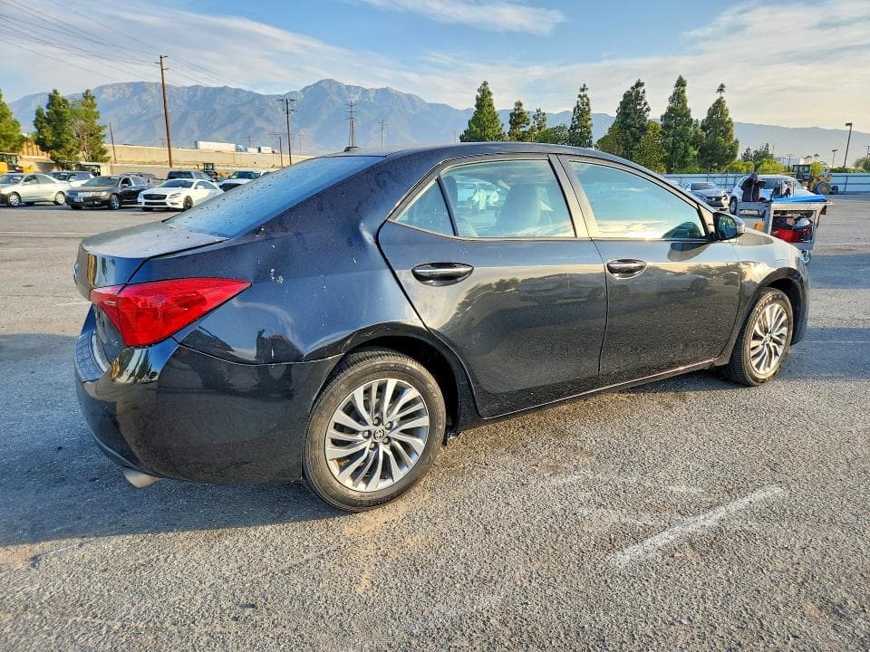 2018 TOYOTA COROLLA XLE 3