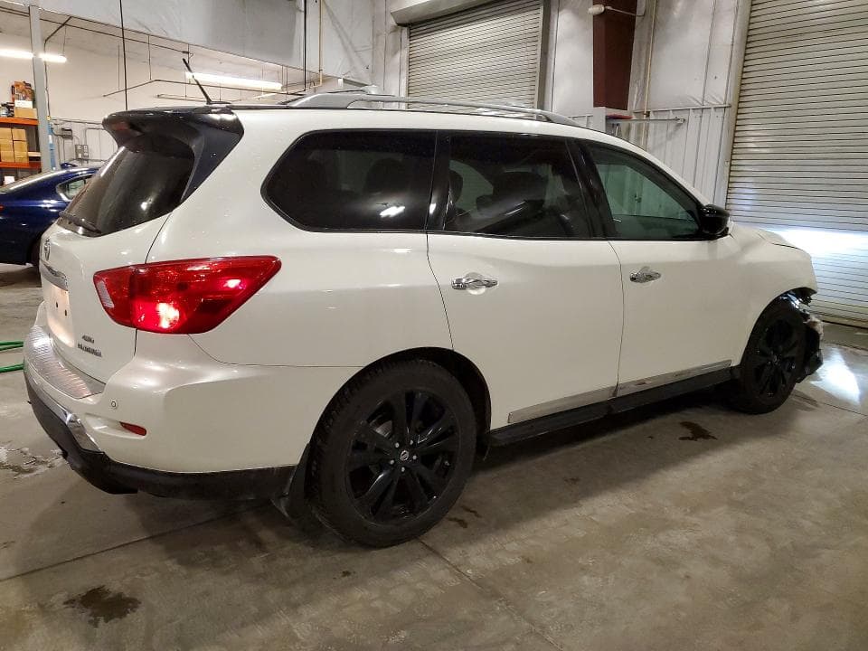 2017 NISSAN PATHFINDER PLATINUM 3