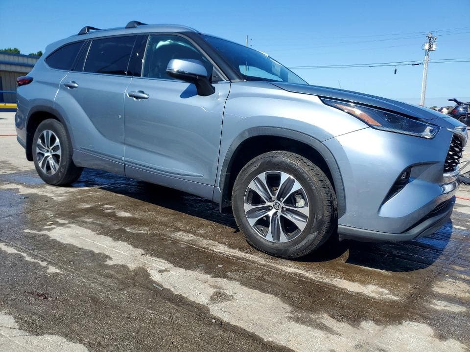 2021 TOYOTA HIGHLANDER XLE 4