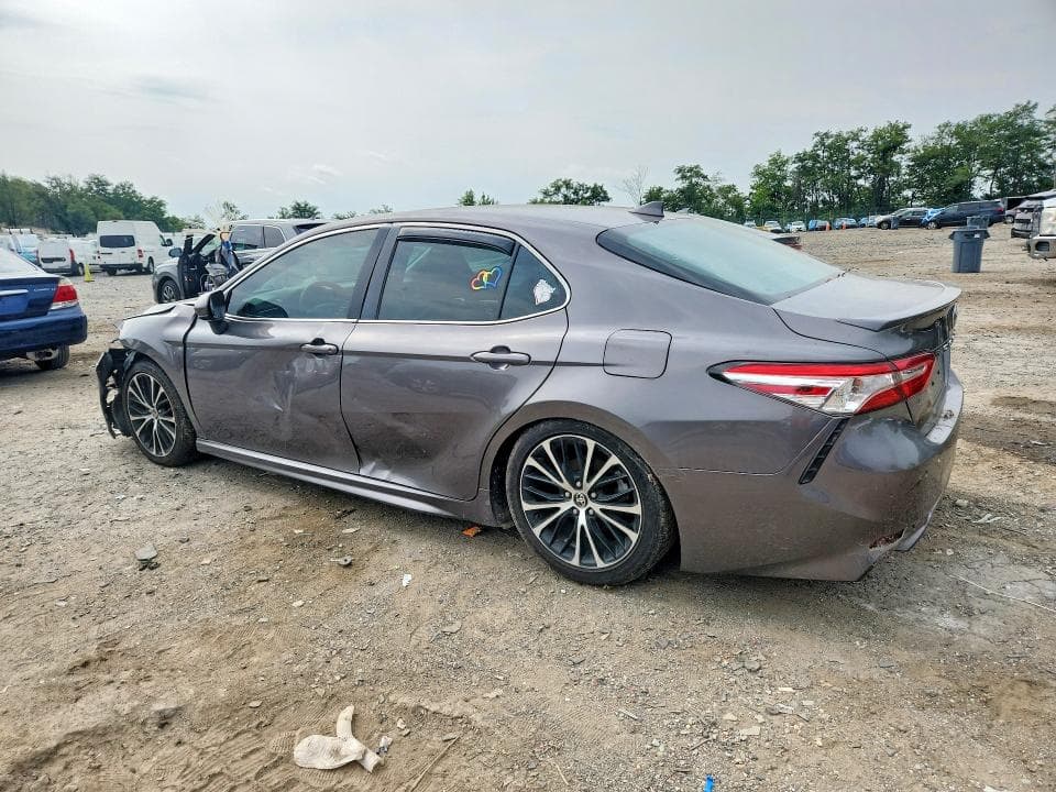 2020 TOYOTA CAMRY SE 2