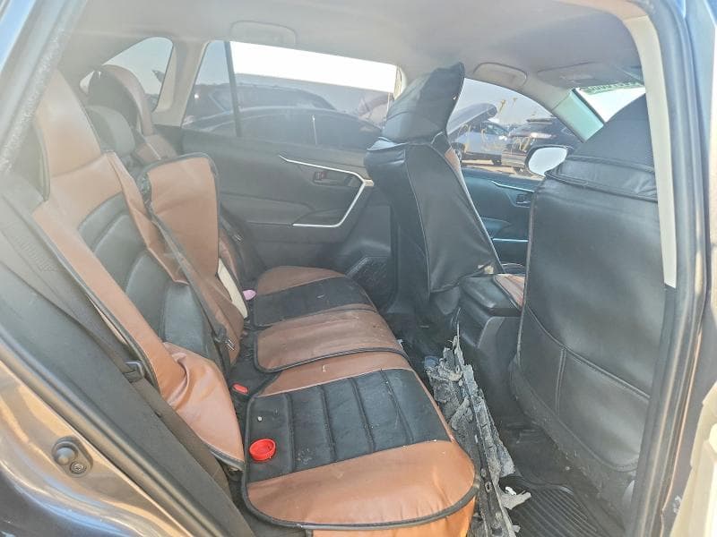 2019 TOYOTA RAV4 LE 10