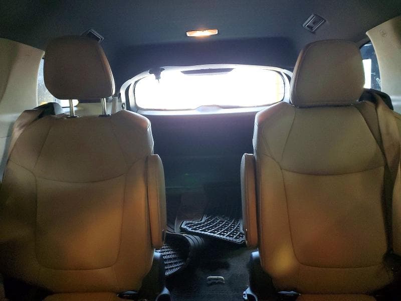 2021 TOYOTA SIENNA XLE 10