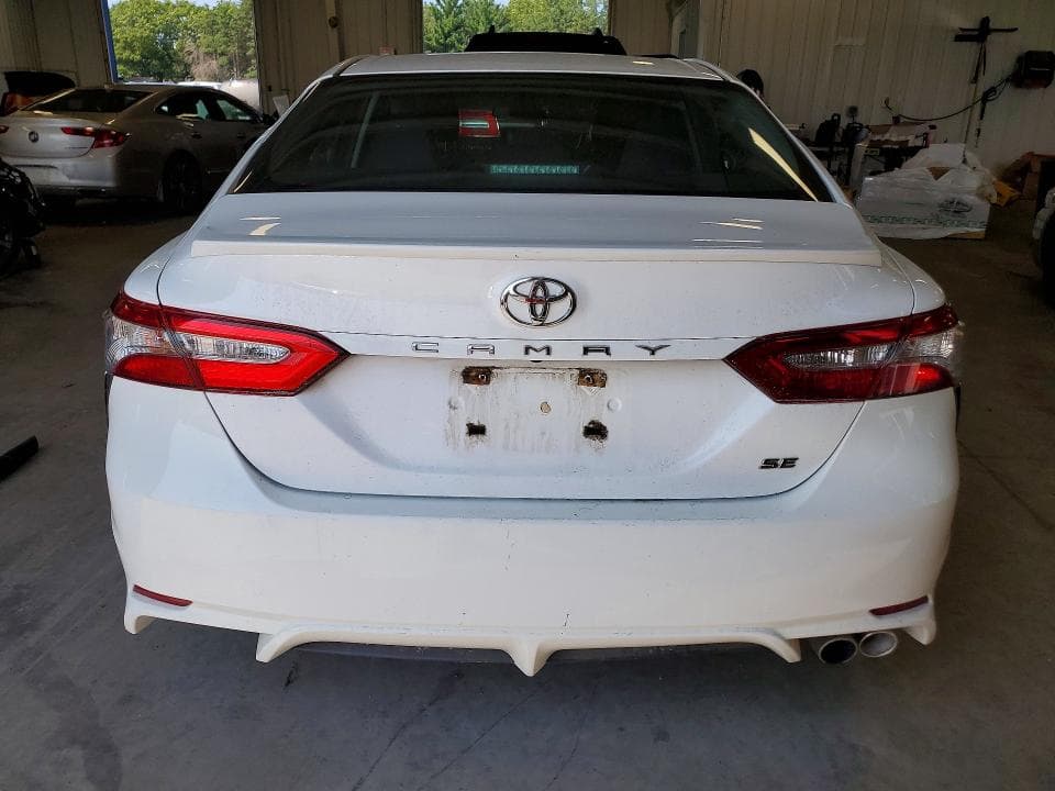 2018 TOYOTA CAMRY SE 6