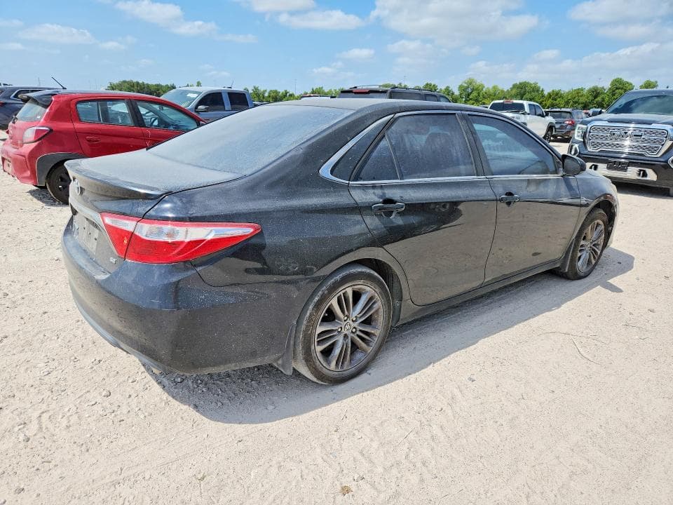 2017 TOYOTA CAMRY SE 3