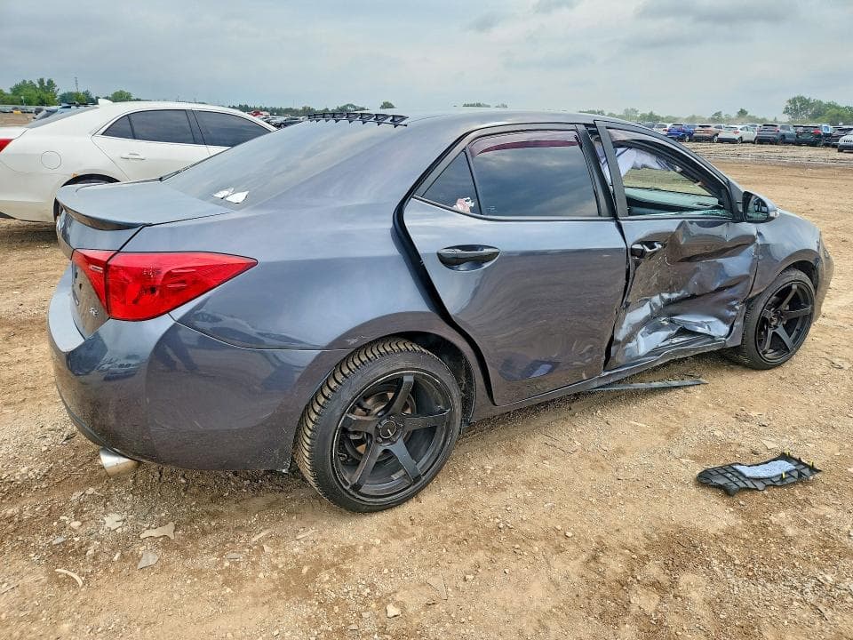 2017 TOYOTA COROLLA SE 3